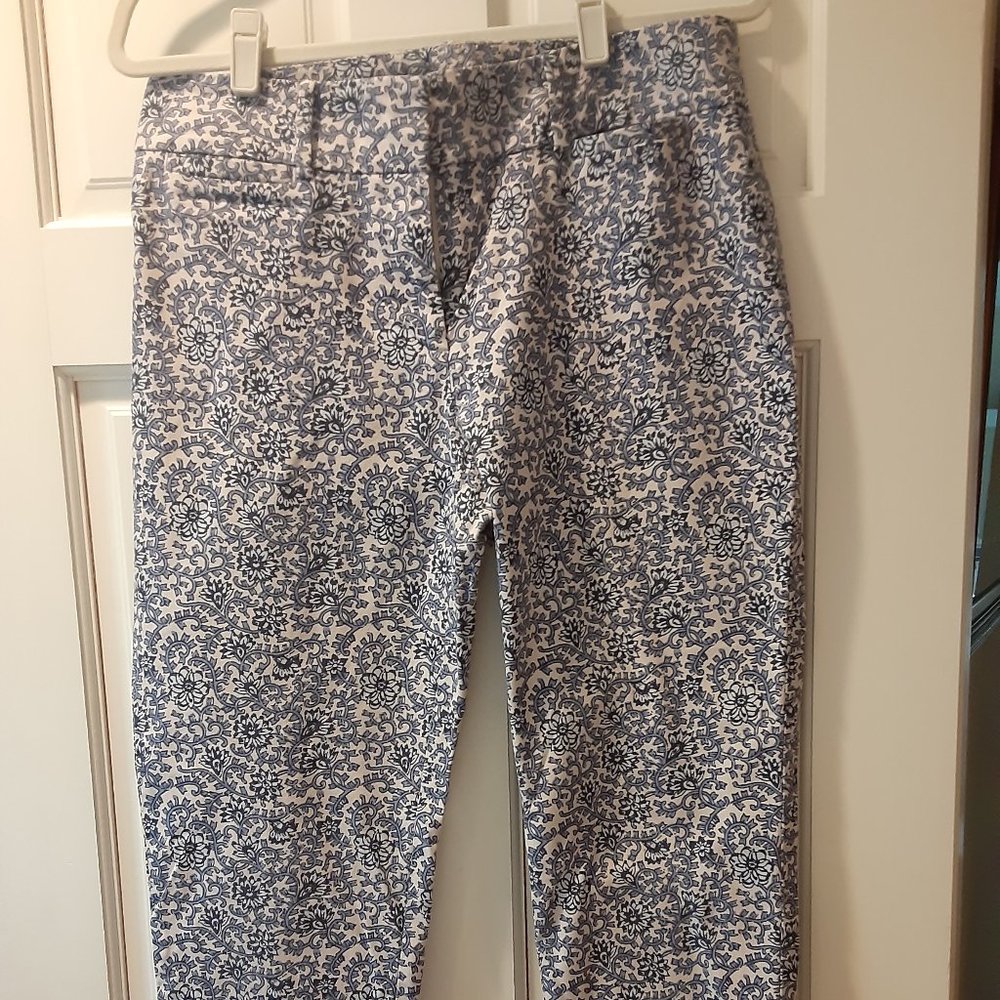 Loft Cropped Floral Pants (Curvy 8)